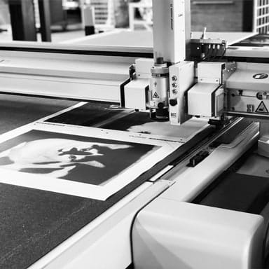 Cutting canvas prints