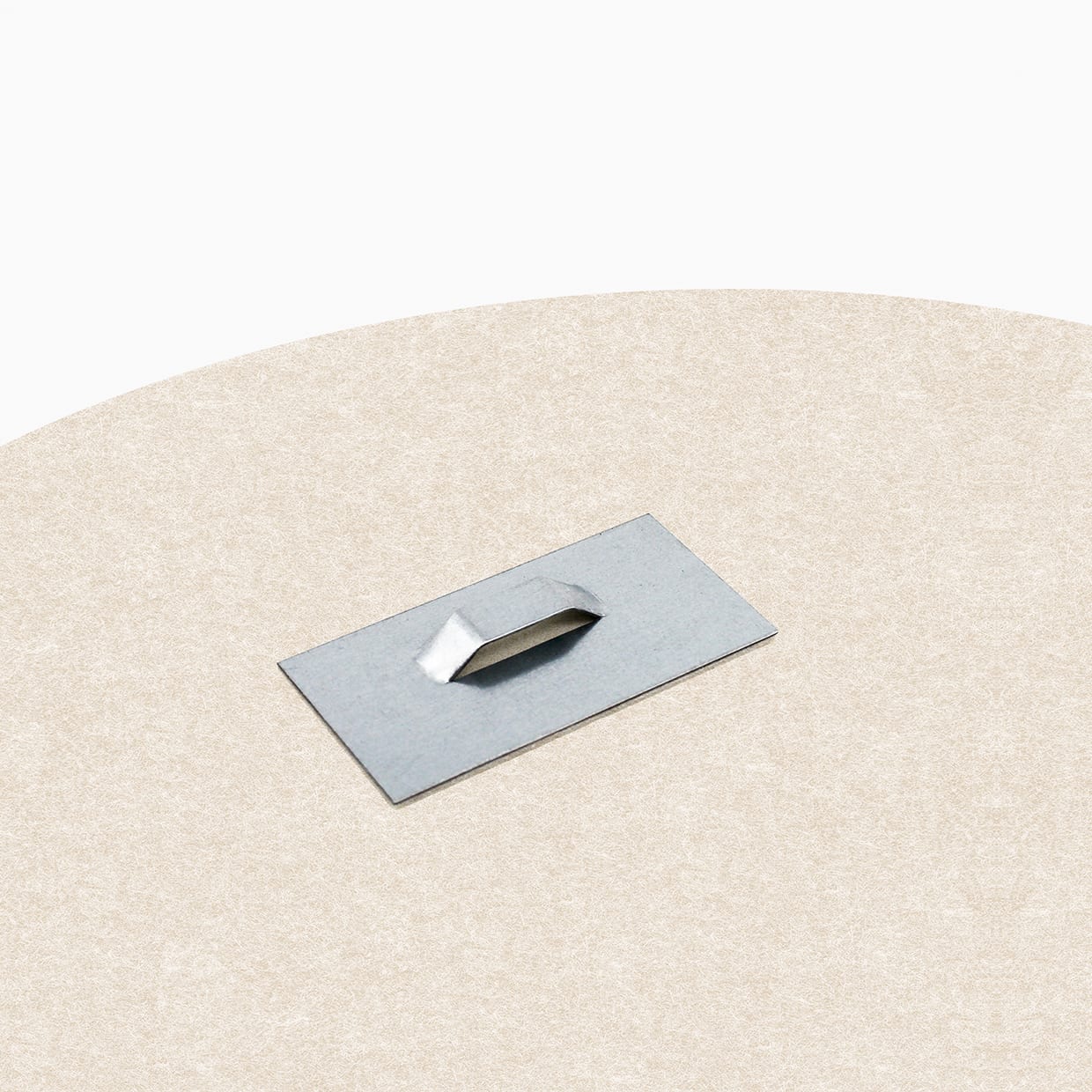 Sistema de colgado montado en un Arte en Fieltro redondo Water Chestnut